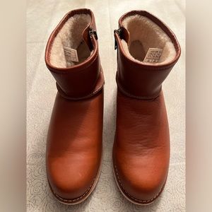 UGG/ Size 11/ Boots